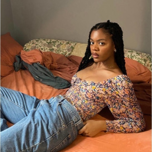 UO Old Soul Smocked Cropped Puff Long Sleeve Tie Blouse - Picture 2 of 11